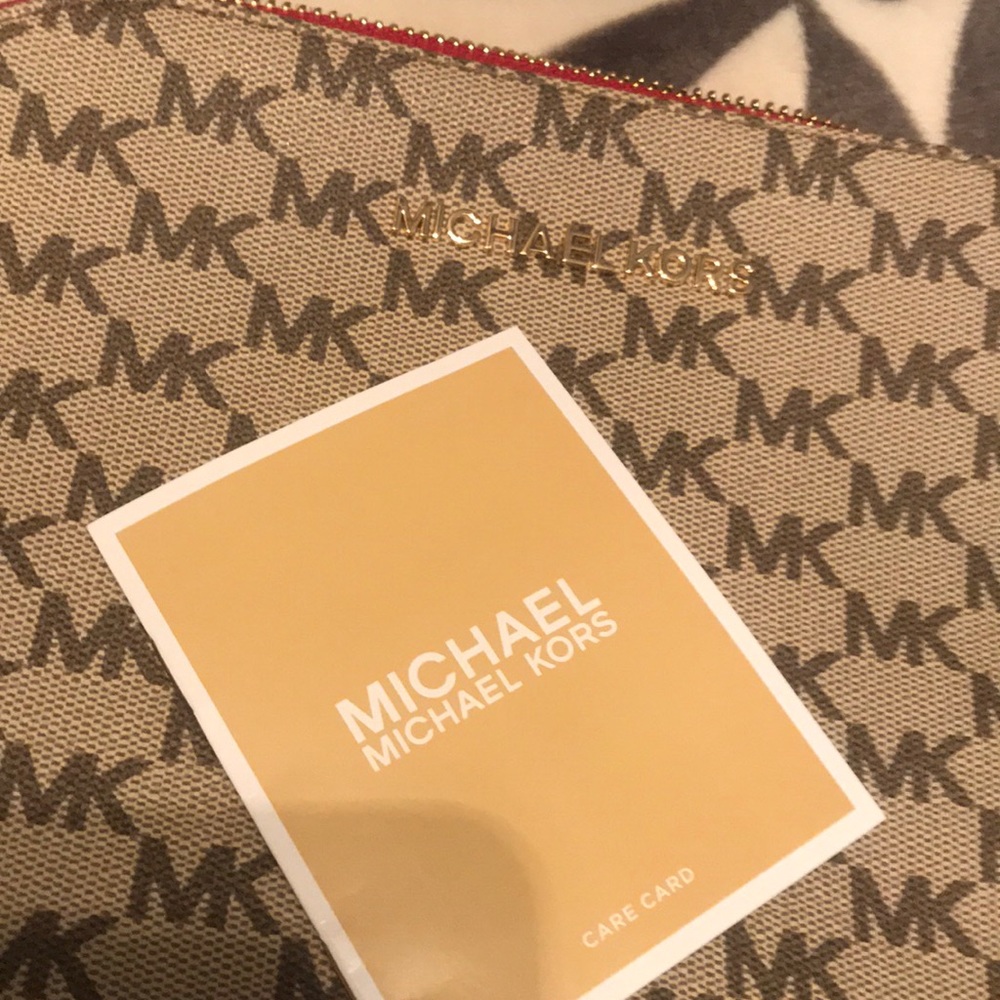 Handbag MK โฅ๏ธ - Picture 2 of 4
